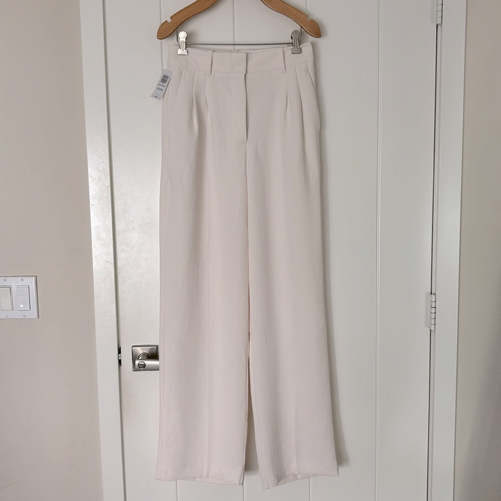 NWT Aritzia Effortless Pants SZ 4